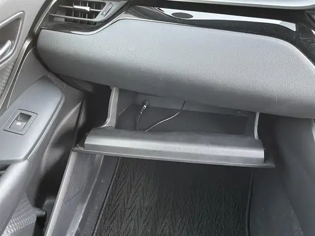 トヨタ Ｃ－ＨＲ S－T LEDパッケージ 長野県 2019(令1)年 5.5万km ブラックマイカ 社外ナビ（FM/AM、CD、DVD、BT）/ワンセグテレビ/クルーズコントロール追従有/ビルトインETC/レーンキープアシスト/衝突軽減システム/横滑り防止装置/社外フロアマット/革ステアリング/ダブルサイドエアバック/カーテンエアバック/LEDオートライト/オートマチックハイビーム/ワンオーナー/スペアキー（１本）/純正サマータイヤ積み込み/保証、取扱説明書/スマートキー