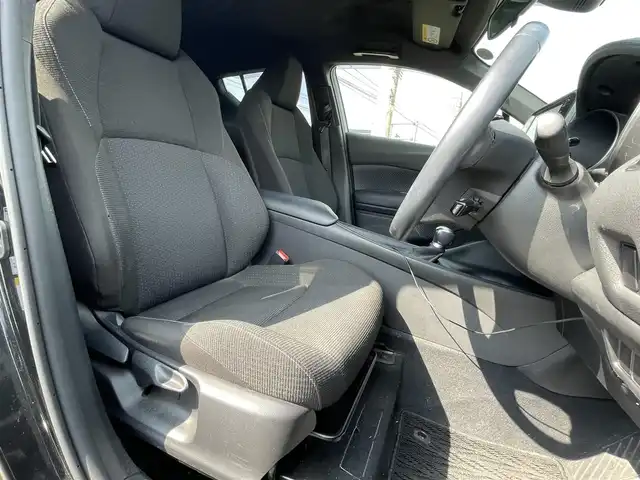 トヨタ Ｃ－ＨＲ S－T LEDパッケージ 長野県 2019(令1)年 5.5万km ブラックマイカ 社外ナビ（FM/AM、CD、DVD、BT）/ワンセグテレビ/クルーズコントロール追従有/ビルトインETC/レーンキープアシスト/衝突軽減システム/横滑り防止装置/社外フロアマット/革ステアリング/ダブルサイドエアバック/カーテンエアバック/LEDオートライト/オートマチックハイビーム/ワンオーナー/スペアキー（１本）/純正サマータイヤ積み込み/保証、取扱説明書/スマートキー