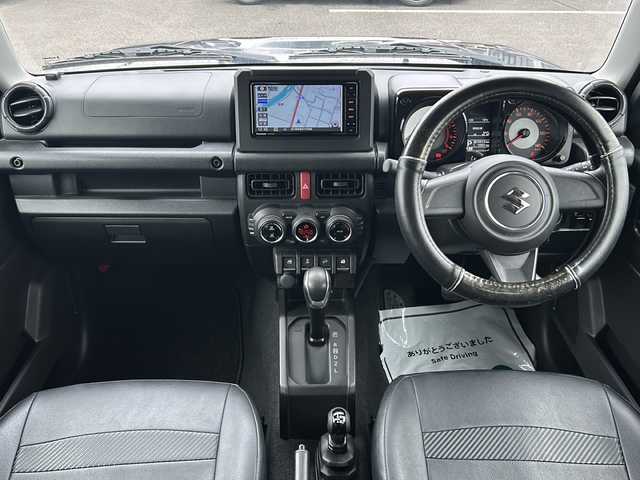 スズキ ジムニー XL 福岡県 2019(令1)年 1.6万km ブルーイッシュブラックパール3 背面タイヤ/社外7インチSDナビ/【AM/FM/CD/DVD/Bluetooth/フルセグTV】/前方ドライブレコーダー【/トランスファーレバー/ヒルディセントコントロール/デュアルセンサーブレーキサポート/車線逸脱警報/先行車発進お知らせ機能/標識認識機能/盗難防止装置/横滑り防止装置/レザー調シートカバー/光軸調整ダイヤル/D/N席シートヒーター/純正16インチAW/純正フロアマット/AAC/電動格納ミラー/保証書/取扱説明書/ナビ取扱説明書/スペアキー×1