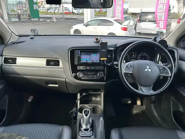 三菱 アウトランダー ＰＨＥＶ G セーフティパッケージ 埼玉県 2013(平25)年 7.8万km テクニカルシルバーメタリック 4WD/ETC/プッシュスタート/アダプティブクルーズコントロール/社外メモリナビ/ワンセグテレビ/バックカメラ/ドアバイザー/パドルシフト/ハーフレザーシート/バイキセノンヘッドライト/ABS/横滑り防止装置/レーンアシスト/W.サイド.カーテンエアバッグ/オートライト/取扱説明書/保証書/AAC/RBS