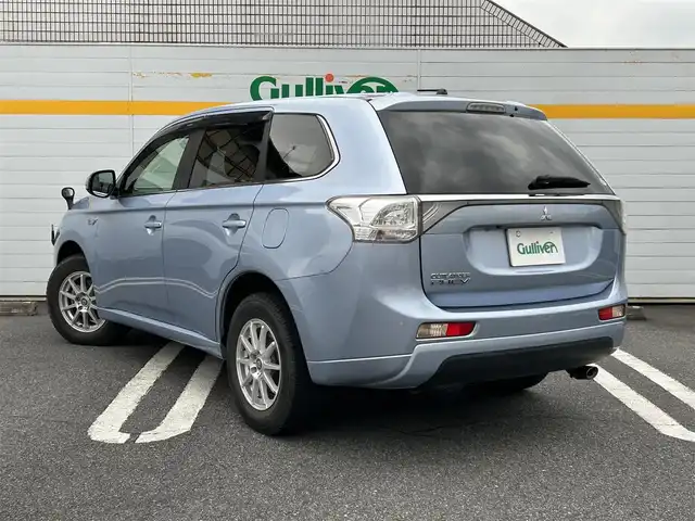三菱 アウトランダー ＰＨＥＶ G セーフティパッケージ 埼玉県 2013(平25)年 7.8万km テクニカルシルバーメタリック 4WD/ETC/プッシュスタート/アダプティブクルーズコントロール/社外メモリナビ/ワンセグテレビ/バックカメラ/ドアバイザー/パドルシフト/ハーフレザーシート/バイキセノンヘッドライト/ABS/横滑り防止装置/レーンアシスト/W.サイド.カーテンエアバッグ/オートライト/取扱説明書/保証書/AAC/RBS
