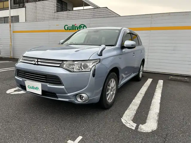 三菱 アウトランダー ＰＨＥＶ G セーフティパッケージ 埼玉県 2013(平25)年 7.8万km テクニカルシルバーメタリック 4WD/ETC/プッシュスタート/アダプティブクルーズコントロール/社外メモリナビ/ワンセグテレビ/バックカメラ/ドアバイザー/パドルシフト/ハーフレザーシート/バイキセノンヘッドライト/ABS/横滑り防止装置/レーンアシスト/W.サイド.カーテンエアバッグ/オートライト/取扱説明書/保証書/AAC/RBS