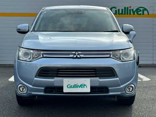 三菱 アウトランダー ＰＨＥＶ G セーフティパッケージ 埼玉県 2013(平25)年 7.8万km テクニカルシルバーメタリック 4WD/ETC/プッシュスタート/アダプティブクルーズコントロール/社外メモリナビ/ワンセグテレビ/バックカメラ/ドアバイザー/パドルシフト/ハーフレザーシート/バイキセノンヘッドライト/ABS/横滑り防止装置/レーンアシスト/W.サイド.カーテンエアバッグ/オートライト/取扱説明書/保証書/AAC/RBS