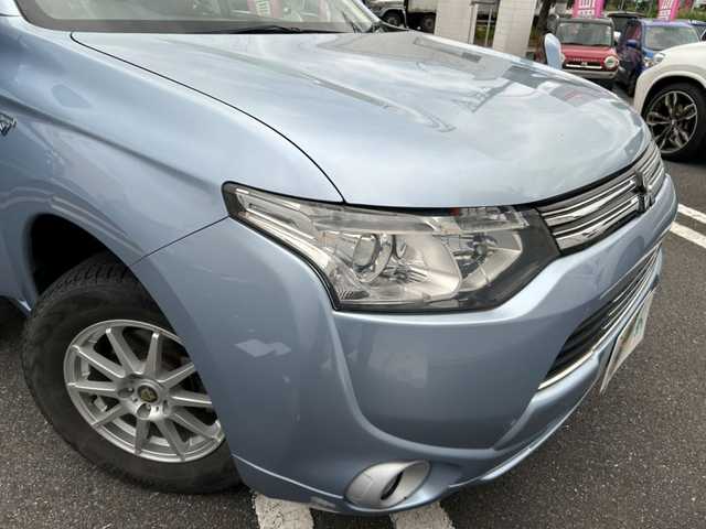 三菱 アウトランダー ＰＨＥＶ G セーフティパッケージ 埼玉県 2013(平25)年 7.8万km テクニカルシルバーメタリック 4WD/ETC/プッシュスタート/アダプティブクルーズコントロール/社外メモリナビ/ワンセグテレビ/バックカメラ/ドアバイザー/パドルシフト/ハーフレザーシート/バイキセノンヘッドライト/ABS/横滑り防止装置/レーンアシスト/W.サイド.カーテンエアバッグ/オートライト/取扱説明書/保証書/AAC/RBS