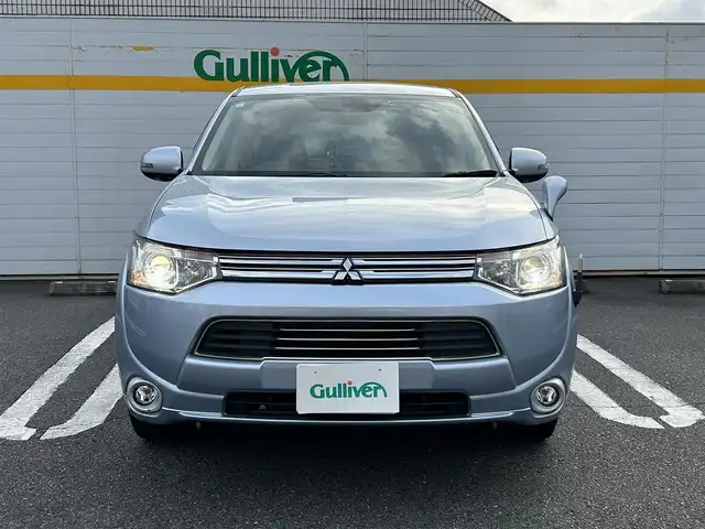 三菱 アウトランダー ＰＨＥＶ G セーフティパッケージ 埼玉県 2013(平25)年 7.8万km テクニカルシルバーメタリック 4WD/ETC/プッシュスタート/アダプティブクルーズコントロール/社外メモリナビ/ワンセグテレビ/バックカメラ/ドアバイザー/パドルシフト/ハーフレザーシート/バイキセノンヘッドライト/ABS/横滑り防止装置/レーンアシスト/W.サイド.カーテンエアバッグ/オートライト/取扱説明書/保証書/AAC/RBS
