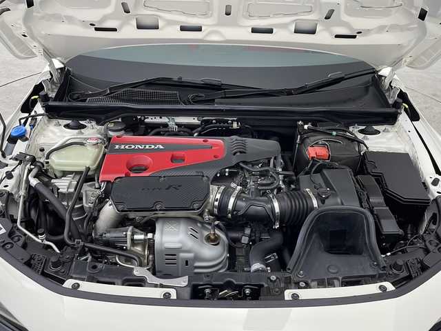 ホンダ シビック タイプR 千葉県 2023(令5)年 0.8万km チャンピオンシップホワイト ホンダセンシング/・衝突軽減ブレーキ/・歩行者事故低減ステアリング/・路外逸脱抑制機能/・アダプティブクルーズコントロール/・車線逸脱抑制機能/・先行車発進告知機能/・標識認識機能/・ブラインドスポットインフォメーション/・パーキングセンサーシステム/・オートハイビーム/9インチホンダディスプレーナビ/・インターナビ/・Bluetooth接続/・リアカメラ/・データロガー/・車内Wi-Fi/純正19インチAW(235/30R19)/TypeR専用スポーツシート/スマートキーシステム
