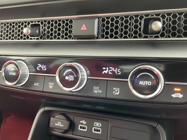 ホンダ シビック タイプR 千葉県 2023(令5)年 0.8万km チャンピオンシップホワイト ホンダセンシング/・衝突軽減ブレーキ/・歩行者事故低減ステアリング/・路外逸脱抑制機能/・アダプティブクルーズコントロール/・車線逸脱抑制機能/・先行車発進告知機能/・標識認識機能/・ブラインドスポットインフォメーション/・パーキングセンサーシステム/・オートハイビーム/9インチホンダディスプレーナビ/・インターナビ/・Bluetooth接続/・リアカメラ/・データロガー/・車内Wi-Fi/純正19インチAW(235/30R19)/TypeR専用スポーツシート/スマートキーシステム
