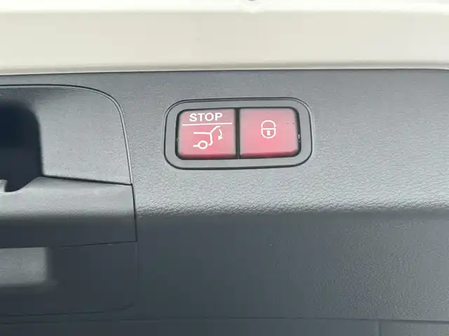 メルセデス・ベンツ ＧＬＣ２５０ 4マチックスポーツ 本革 茨城県 2017(平29)年 2.1万km ポーラホワイト ＲＳＰ　/ＡＣＣ　/ＬＫＡ　/ＢＳＡ　/３６０度カメラ　/ＨＵＤ　/半革　/シートヒーター　/Ｍ付ＰＷシート　/ＰＷテールゲート　/ナビ　/１２セグ　/ＢＴ　/ＵＳＢ　/ＤＶＤ　/ＬＥＤヘッドＬ　/ＥＴＣ２．０　/ルーフレール　/禁煙車