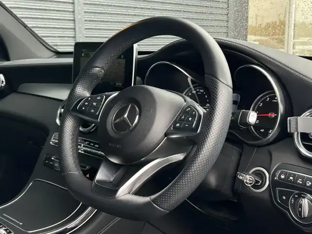 メルセデス・ベンツ ＧＬＣ２５０ 4マチックスポーツ 本革 茨城県 2017(平29)年 2.1万km ポーラホワイト ＲＳＰ　/ＡＣＣ　/ＬＫＡ　/ＢＳＡ　/３６０度カメラ　/ＨＵＤ　/半革　/シートヒーター　/Ｍ付ＰＷシート　/ＰＷテールゲート　/ナビ　/１２セグ　/ＢＴ　/ＵＳＢ　/ＤＶＤ　/ＬＥＤヘッドＬ　/ＥＴＣ２．０　/ルーフレール　/禁煙車