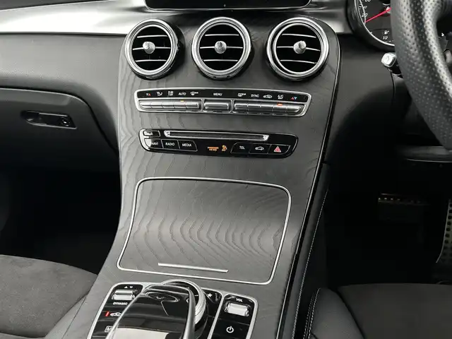メルセデス・ベンツ ＧＬＣ２５０ 4マチックスポーツ 本革 茨城県 2017(平29)年 2.1万km ポーラホワイト ＲＳＰ　/ＡＣＣ　/ＬＫＡ　/ＢＳＡ　/３６０度カメラ　/ＨＵＤ　/半革　/シートヒーター　/Ｍ付ＰＷシート　/ＰＷテールゲート　/ナビ　/１２セグ　/ＢＴ　/ＵＳＢ　/ＤＶＤ　/ＬＥＤヘッドＬ　/ＥＴＣ２．０　/ルーフレール　/禁煙車