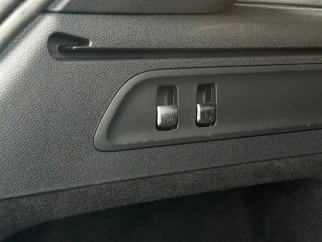 メルセデス・ベンツ ＧＬＣ２５０ 4マチックスポーツ 本革 茨城県 2017(平29)年 2.1万km ポーラホワイト ＲＳＰ　/ＡＣＣ　/ＬＫＡ　/ＢＳＡ　/３６０度カメラ　/ＨＵＤ　/半革　/シートヒーター　/Ｍ付ＰＷシート　/ＰＷテールゲート　/ナビ　/１２セグ　/ＢＴ　/ＵＳＢ　/ＤＶＤ　/ＬＥＤヘッドＬ　/ＥＴＣ２．０　/ルーフレール　/禁煙車
