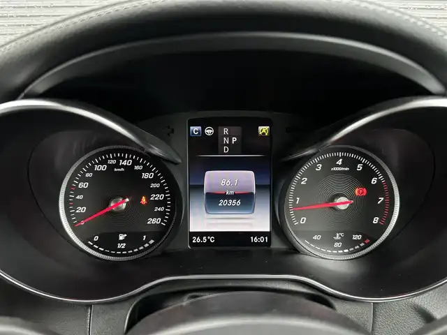 メルセデス・ベンツ ＧＬＣ２５０ 4マチックスポーツ 本革 茨城県 2017(平29)年 2.1万km ポーラホワイト ＲＳＰ　/ＡＣＣ　/ＬＫＡ　/ＢＳＡ　/３６０度カメラ　/ＨＵＤ　/半革　/シートヒーター　/Ｍ付ＰＷシート　/ＰＷテールゲート　/ナビ　/１２セグ　/ＢＴ　/ＵＳＢ　/ＤＶＤ　/ＬＥＤヘッドＬ　/ＥＴＣ２．０　/ルーフレール　/禁煙車