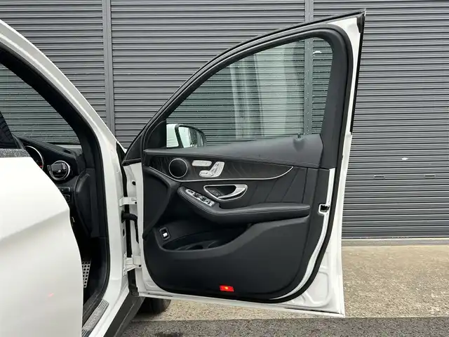 メルセデス・ベンツ ＧＬＣ２５０ 4マチックスポーツ 本革 茨城県 2017(平29)年 2.1万km ポーラホワイト ＲＳＰ　/ＡＣＣ　/ＬＫＡ　/ＢＳＡ　/３６０度カメラ　/ＨＵＤ　/半革　/シートヒーター　/Ｍ付ＰＷシート　/ＰＷテールゲート　/ナビ　/１２セグ　/ＢＴ　/ＵＳＢ　/ＤＶＤ　/ＬＥＤヘッドＬ　/ＥＴＣ２．０　/ルーフレール　/禁煙車