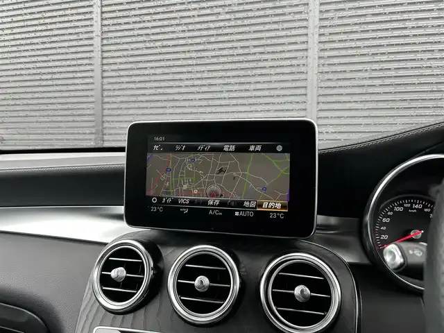 メルセデス・ベンツ ＧＬＣ２５０ 4マチックスポーツ 本革 茨城県 2017(平29)年 2.1万km ポーラホワイト ＲＳＰ　/ＡＣＣ　/ＬＫＡ　/ＢＳＡ　/３６０度カメラ　/ＨＵＤ　/半革　/シートヒーター　/Ｍ付ＰＷシート　/ＰＷテールゲート　/ナビ　/１２セグ　/ＢＴ　/ＵＳＢ　/ＤＶＤ　/ＬＥＤヘッドＬ　/ＥＴＣ２．０　/ルーフレール　/禁煙車