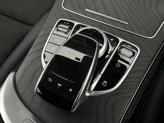 メルセデス・ベンツ ＧＬＣ２５０ 4マチックスポーツ 本革 茨城県 2017(平29)年 2.1万km ポーラホワイト ＲＳＰ　/ＡＣＣ　/ＬＫＡ　/ＢＳＡ　/３６０度カメラ　/ＨＵＤ　/半革　/シートヒーター　/Ｍ付ＰＷシート　/ＰＷテールゲート　/ナビ　/１２セグ　/ＢＴ　/ＵＳＢ　/ＤＶＤ　/ＬＥＤヘッドＬ　/ＥＴＣ２．０　/ルーフレール　/禁煙車