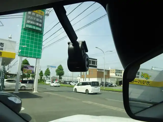ダイハツ ロッキー プレミアム G HEV 静岡県 2023(令5)年 2.6万km シャイニングホワイトパール ワンオーナー/記録簿R6.R7/運転席助手席シートヒーター/取説・保証書/禁煙車/純正9インチナビ/（CD/DVD/SD/BT/USB/フルセグTV）/走行中TV可（スイッチ有）/ステアリングリモコン/プッシュスタート/バックカメラ/ナビ連動純正Fドライブレコーダー/ビルトインETC/電子パーキング/前後コーナーセンサー/ハーフレザーシート/LEDヘッドライト/スマートアシスト/レーダークルーズコントロール/純正マット・バイザー/純正17インチAW