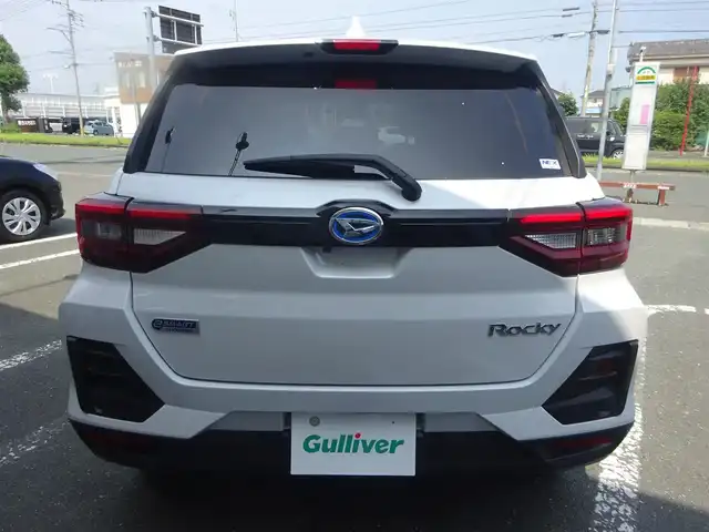 ダイハツ ロッキー プレミアム G HEV 静岡県 2023(令5)年 2.6万km シャイニングホワイトパール ワンオーナー/記録簿R6.R7/運転席助手席シートヒーター/取説・保証書/禁煙車/純正9インチナビ/（CD/DVD/SD/BT/USB/フルセグTV）/走行中TV可（スイッチ有）/ステアリングリモコン/プッシュスタート/バックカメラ/ナビ連動純正Fドライブレコーダー/ビルトインETC/電子パーキング/前後コーナーセンサー/ハーフレザーシート/LEDヘッドライト/スマートアシスト/レーダークルーズコントロール/純正マット・バイザー/純正17インチAW