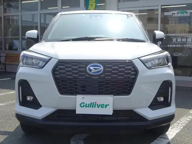 ダイハツ ロッキー プレミアム G HEV 静岡県 2023(令5)年 2.6万km シャイニングホワイトパール ワンオーナー/記録簿R6.R7/運転席助手席シートヒーター/取説・保証書/禁煙車/純正9インチナビ/（CD/DVD/SD/BT/USB/フルセグTV）/走行中TV可（スイッチ有）/ステアリングリモコン/プッシュスタート/バックカメラ/ナビ連動純正Fドライブレコーダー/ビルトインETC/電子パーキング/前後コーナーセンサー/ハーフレザーシート/LEDヘッドライト/スマートアシスト/レーダークルーズコントロール/純正マット・バイザー/純正17インチAW