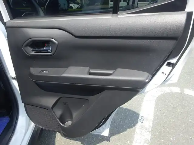 ダイハツ ロッキー プレミアム G HEV 静岡県 2023(令5)年 2.6万km シャイニングホワイトパール ワンオーナー/記録簿R6.R7/運転席助手席シートヒーター/取説・保証書/禁煙車/純正9インチナビ/（CD/DVD/SD/BT/USB/フルセグTV）/走行中TV可（スイッチ有）/ステアリングリモコン/プッシュスタート/バックカメラ/ナビ連動純正Fドライブレコーダー/ビルトインETC/電子パーキング/前後コーナーセンサー/ハーフレザーシート/LEDヘッドライト/スマートアシスト/レーダークルーズコントロール/純正マット・バイザー/純正17インチAW