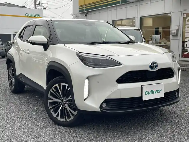 トヨタ ヤリスクロス ハイブリッド Z 埼玉県 2020(令2)年 1.8万km ホワイトパールクリスタルシャイン ワンオーナー/ハーフレザーシート/前席シートヒーター/Ｄ席パワーシート/純正メモリナビ＆フルセグＴＶ/（ＵＳＢ＆ＢＴ＆Ｍｉｒａｃａｓｔ）/バックカメラ/ＥＴＣ（２．０）/前後ドライブレコーダー/ヘッドアップディスプレイ/プリクラッシュセーフティ/レーントレーシングアシスト/ブラインドスポットモニター/ロードサインアシスト/レーダークルーズコントロール/ステアリングリモコン/ステアリングヒーター/革巻ステアリング/コーナーセンサー/パワーバックドア/純正１８inアルミホイール/オートハイビーム/オートライト/ＬＥＤライト/ＬＥＤフォグランプ/ウィンカーミラー/オート電動格納ミラー/スマートキー/プッシュスタート/Ｗ＆サイド＆カーテンエアバッグ/横滑り防止装置/ＡＢＳ/ドアバイザー/フロアマット/新車保証書/整備記録簿/取扱説明書（車両＆ナビ）/スマートスペアキー有