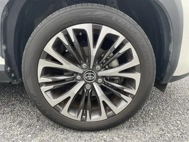 トヨタ ヤリスクロス ハイブリッド Z 埼玉県 2020(令2)年 1.8万km ホワイトパールクリスタルシャイン ワンオーナー/ハーフレザーシート/前席シートヒーター/Ｄ席パワーシート/純正メモリナビ＆フルセグＴＶ/（ＵＳＢ＆ＢＴ＆Ｍｉｒａｃａｓｔ）/バックカメラ/ＥＴＣ（２．０）/前後ドライブレコーダー/ヘッドアップディスプレイ/プリクラッシュセーフティ/レーントレーシングアシスト/ブラインドスポットモニター/ロードサインアシスト/レーダークルーズコントロール/ステアリングリモコン/ステアリングヒーター/革巻ステアリング/コーナーセンサー/パワーバックドア/純正１８inアルミホイール/オートハイビーム/オートライト/ＬＥＤライト/ＬＥＤフォグランプ/ウィンカーミラー/オート電動格納ミラー/スマートキー/プッシュスタート/Ｗ＆サイド＆カーテンエアバッグ/横滑り防止装置/ＡＢＳ/ドアバイザー/フロアマット/新車保証書/整備記録簿/取扱説明書（車両＆ナビ）/スマートスペアキー有