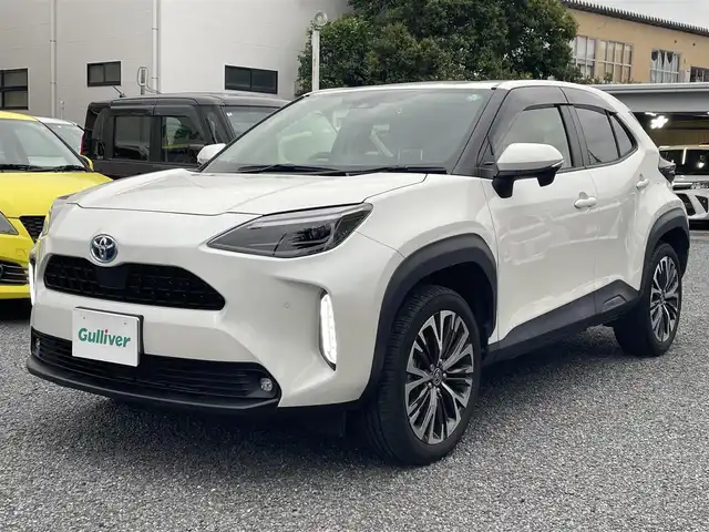 トヨタ ヤリスクロス ハイブリッド Z 埼玉県 2020(令2)年 1.8万km ホワイトパールクリスタルシャイン ワンオーナー/ハーフレザーシート/前席シートヒーター/Ｄ席パワーシート/純正メモリナビ＆フルセグＴＶ/（ＵＳＢ＆ＢＴ＆Ｍｉｒａｃａｓｔ）/バックカメラ/ＥＴＣ（２．０）/前後ドライブレコーダー/ヘッドアップディスプレイ/プリクラッシュセーフティ/レーントレーシングアシスト/ブラインドスポットモニター/ロードサインアシスト/レーダークルーズコントロール/ステアリングリモコン/ステアリングヒーター/革巻ステアリング/コーナーセンサー/パワーバックドア/純正１８inアルミホイール/オートハイビーム/オートライト/ＬＥＤライト/ＬＥＤフォグランプ/ウィンカーミラー/オート電動格納ミラー/スマートキー/プッシュスタート/Ｗ＆サイド＆カーテンエアバッグ/横滑り防止装置/ＡＢＳ/ドアバイザー/フロアマット/新車保証書/整備記録簿/取扱説明書（車両＆ナビ）/スマートスペアキー有