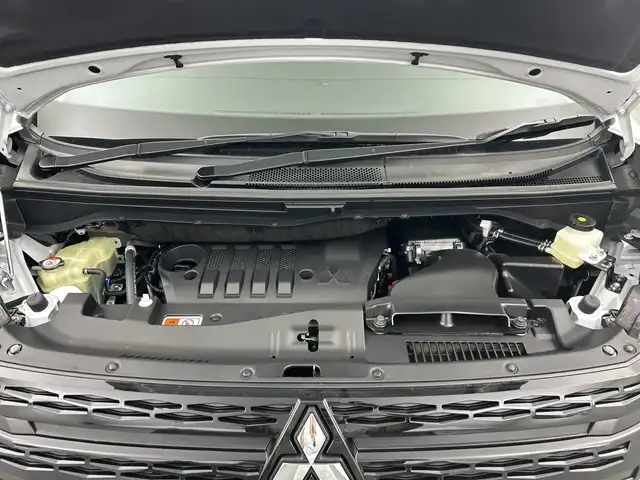 三菱 デリカＤ：５ シャモニー 三重県 2025(令7)年 0.1千km パール /登録済未使用車//アルパインナビ（フルセグ・Bluetooth・CD・DVD・USB・HDMI・AppleCarPlay・AndroidAuto）//バックカメラ//両側パワースライドドア//パワーバックドア//ブラインドスポットモニター//ステアリングヒーター//運転席パワーシート//前席シートヒーター//パドルシフト//電子パーキング