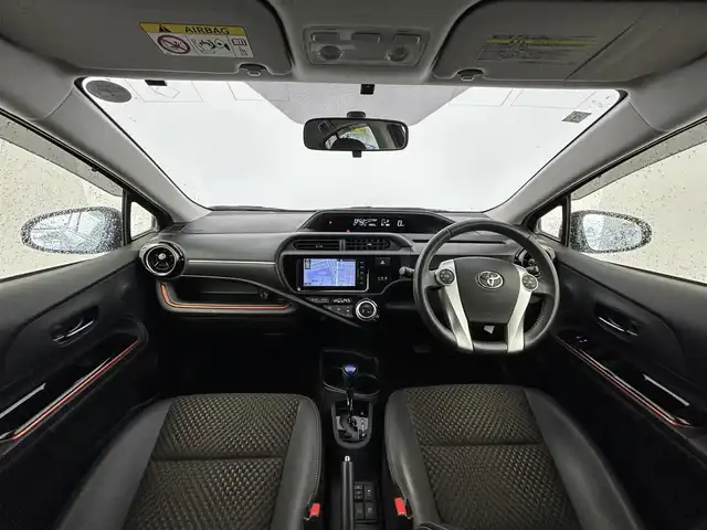 トヨタ アクア X－URBAN 愛知県 2015(平27)年 7.1万km コバルトブルーメタリック 純正７型SDナビ/（CD/DVD/フルセグTV/BT/SD)/バックカメラ/ハーフレザーシート/前席シートヒーター/ETC/純正LEDヘッドライト/純正１６インチAW/純正フロアマット/ドアバイザー/EVモード/エコモード