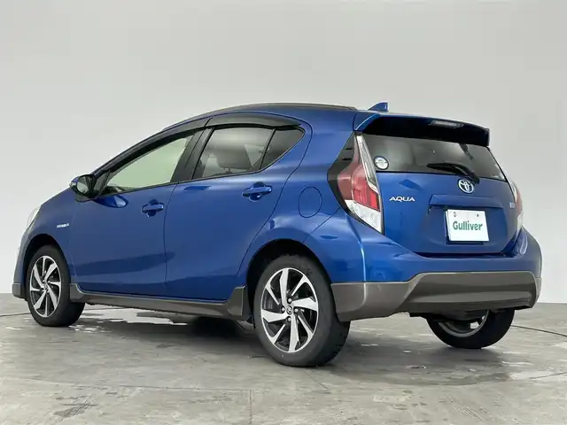 トヨタ アクア X－URBAN 愛知県 2015(平27)年 7.1万km コバルトブルーメタリック 純正７型SDナビ/（CD/DVD/フルセグTV/BT/SD)/バックカメラ/ハーフレザーシート/前席シートヒーター/ETC/純正LEDヘッドライト/純正１６インチAW/純正フロアマット/ドアバイザー/EVモード/エコモード