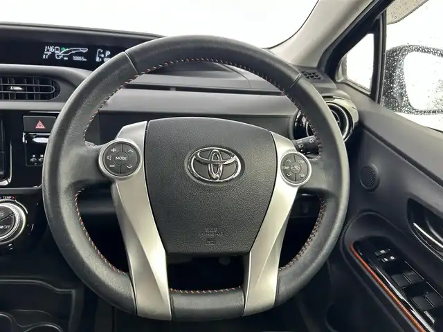 トヨタ アクア X－URBAN 愛知県 2015(平27)年 7.1万km コバルトブルーメタリック 純正７型SDナビ/（CD/DVD/フルセグTV/BT/SD)/バックカメラ/ハーフレザーシート/前席シートヒーター/ETC/純正LEDヘッドライト/純正１６インチAW/純正フロアマット/ドアバイザー/EVモード/エコモード