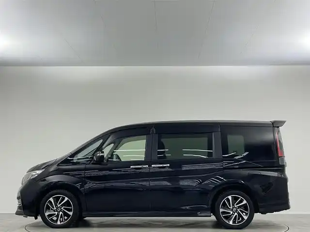 ホンダ ステップワゴン スパーダ クルスピセンシング 埼玉県 2016(平28)年 6.9万km プレミアムスパークルブラックパール 純正9型ナビ　Ｂｌｕｅｔｏｏｔｈ　バックカメラ　純正１１型後席モニター　両側パワースライドドア　シートヒーター　レーダークルーズコントロール　ハーフレザーシート　ビルトインＥＴＣ　レーンアシスト