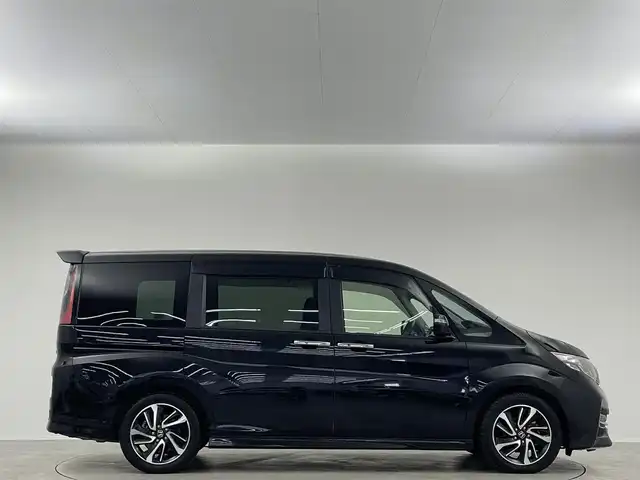 ホンダ ステップワゴン スパーダ クルスピセンシング 埼玉県 2016(平28)年 6.9万km プレミアムスパークルブラックパール 純正9型ナビ　Ｂｌｕｅｔｏｏｔｈ　バックカメラ　純正１１型後席モニター　両側パワースライドドア　シートヒーター　レーダークルーズコントロール　ハーフレザーシート　ビルトインＥＴＣ　レーンアシスト
