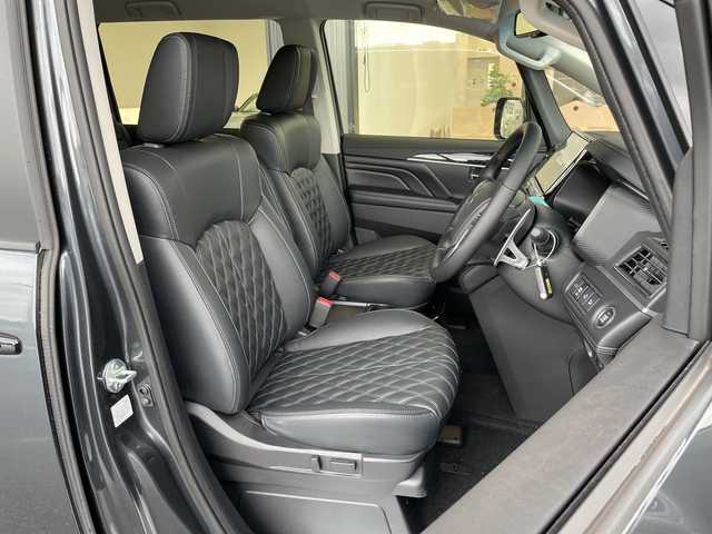 三菱 デリカＤ：５ ブラックエディション 愛知県 2025(令7)年 0.1千km グレーⅡ 登録済未使用車/純正11型ナビ/全方位カメラ/両側パワースライドドア/レーダークルーズコントロール/シートヒーター/バックカメラ/電動リアゲート/コーナーセンサー/純正アルミホイール/ブラインドスポットモニター/パドルシフト/オートマチックハイビーム/衝突軽減システム/フルセグ/CD DVD/Bluetooth/ステアリングスイッチ/スマートキー/プッシュスタート