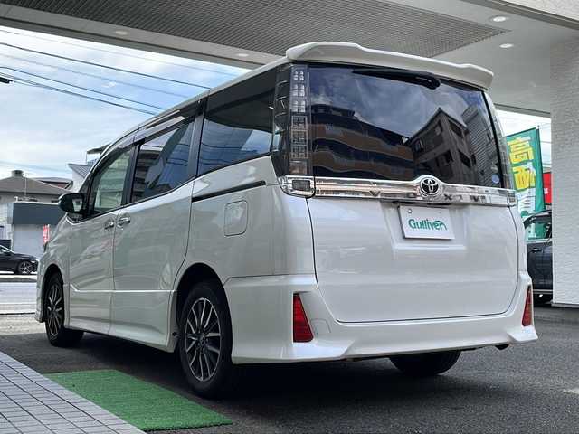 トヨタ ヴォクシー ZS 煌Ⅱ 高知県 2016(平28)年 17万km ホワイトパールクリスタルシャイン ＡＬＰＩＮＥフリップダウン/ＡＬＰＩＮＥ１０インチナビ/・フルセグテレビ/・CD　DVD/・Bluetooth/・ダブルゾーン/ＥＴＣ/バックモニター/トヨタセーフティセンス/両側電動スライド/LEDヘッドライト/オートライト
