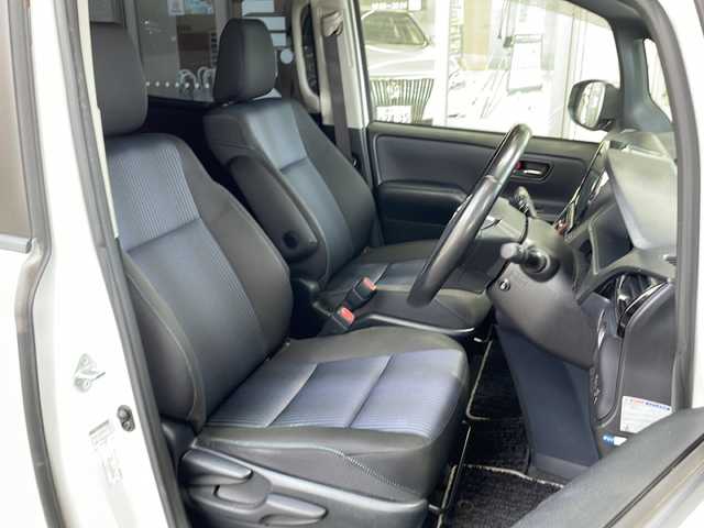 トヨタ ヴォクシー ZS 煌Ⅱ 高知県 2016(平28)年 17万km ホワイトパールクリスタルシャイン ＡＬＰＩＮＥフリップダウン/ＡＬＰＩＮＥ１０インチナビ/・フルセグテレビ/・CD　DVD/・Bluetooth/・ダブルゾーン/ＥＴＣ/バックモニター/トヨタセーフティセンス/両側電動スライド/LEDヘッドライト/オートライト