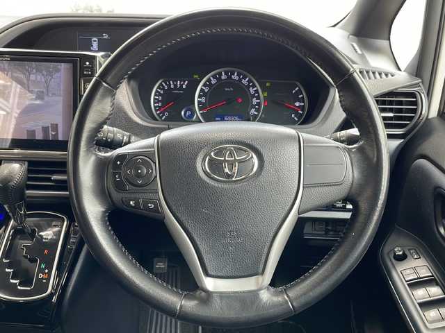 トヨタ ヴォクシー ZS 煌Ⅱ 高知県 2016(平28)年 17万km ホワイトパールクリスタルシャイン ＡＬＰＩＮＥフリップダウン/ＡＬＰＩＮＥ１０インチナビ/・フルセグテレビ/・CD　DVD/・Bluetooth/・ダブルゾーン/ＥＴＣ/バックモニター/トヨタセーフティセンス/両側電動スライド/LEDヘッドライト/オートライト