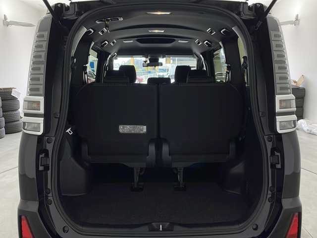 トヨタ ヴォクシー ZS 煌Ⅱ 兵庫県 2019(令1)年 7.3万km ブラック ・純正9インチナビ＆TV＆BT＆DVD＆SD/・バックカメラ/・両側パワースライドドア/・スマートキー/・プッシュスタート/・トヨタセーフティーセンス/・プリクラッシュセーフティー/・レーンディバチャーアラート/・オートマチックハイビーム/・先行車発進告知機能/・前後コーナーセンサー/・前後ドライブレコーダー/・スマートキー/・スペアキー/・プッシュスタート/・ビルトインETC2，0/・ステアリングリモコン/・LEDヘッドライト/・フォグ/・オートライト/・リヤオートエアコン/・フロントロアグリル［黒艶塗装］/・アウトサイドドアハンドル（メッキ）/・バックドアガーニッシュ（ダークスモーク塗装）/・スーパーUVカット・IRカット機能/・オート電動格納式リモコンドアミラー/・センタークラスターパネル（ピアノブラック塗装＋シルバー塗装）/・マルチインフォメーションディスプレイ（シルバー塗装）/・インサイドドアハンドル（フロント・リヤ）メッキ