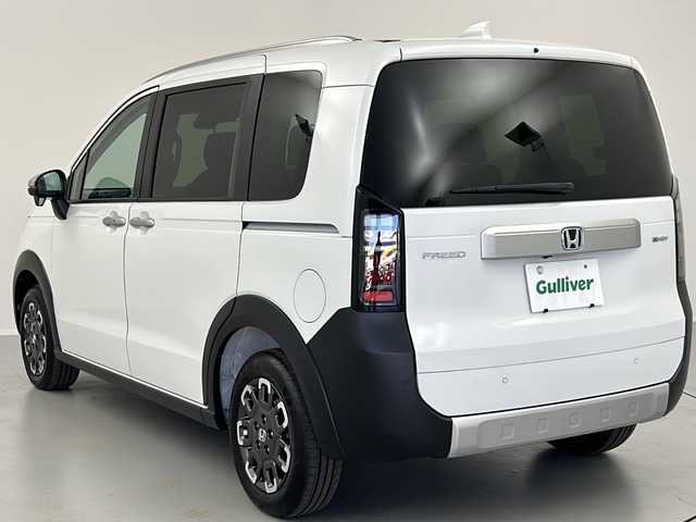 ホンダ フリード ハイブリット e:HEV クロスター 福島県 2025(令7)年 0.1千km プラチナホワイトパール /禁煙車//4WD//Honda SENSING/・衝突軽減ブレーキ/・路外逸脱抑制機能/・アダプティブクルーズコントロール/・車線維持支援システム/・オートハイビーム//メーカーOPナビ/・BT.USB.スマホ連携/・フルセグTV//バックカメラ//両側パワースライドドア//ハーフレザーシート/・前席シートヒーター//LEDヘッドライト//LEDフォグライト//プッシュスタート//スマートキー×2//ステアリングスイッチ//純正15インチAW//ロールサンシェード//ワイパーデアイサー