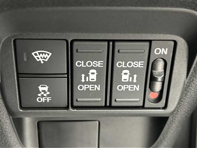 ホンダ フリード ハイブリット e:HEV クロスター 福島県 2025(令7)年 0.1千km プラチナホワイトパール /禁煙車//4WD//Honda SENSING/・衝突軽減ブレーキ/・路外逸脱抑制機能/・アダプティブクルーズコントロール/・車線維持支援システム/・オートハイビーム//メーカーOPナビ/・BT.USB.スマホ連携/・フルセグTV//バックカメラ//両側パワースライドドア//ハーフレザーシート/・前席シートヒーター//LEDヘッドライト//LEDフォグライト//プッシュスタート//スマートキー×2//ステアリングスイッチ//純正15インチAW//ロールサンシェード//ワイパーデアイサー