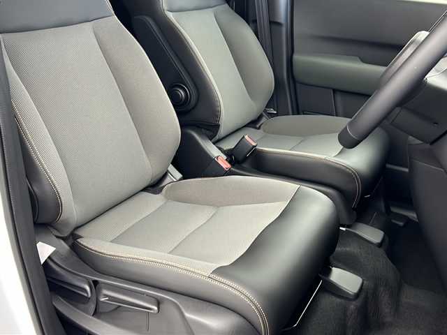 ホンダ フリード ハイブリット e:HEV クロスター 福島県 2025(令7)年 0.1千km プラチナホワイトパール /禁煙車//4WD//Honda SENSING/・衝突軽減ブレーキ/・路外逸脱抑制機能/・アダプティブクルーズコントロール/・車線維持支援システム/・オートハイビーム//メーカーOPナビ/・BT.USB.スマホ連携/・フルセグTV//バックカメラ//両側パワースライドドア//ハーフレザーシート/・前席シートヒーター//LEDヘッドライト//LEDフォグライト//プッシュスタート//スマートキー×2//ステアリングスイッチ//純正15インチAW//ロールサンシェード//ワイパーデアイサー