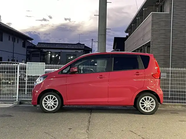 日産 デイズ X Vセレ +SeftyⅡ 石川県 2015(平27)年 5.5万km アゼリアピンク 4WD/セーフティII/・衝突軽減ブレーキ/・踏み間違い衝突防止アシスト/・アラウンドビューモニター/純正SDナビゲーション/【Bluetooth・フルセグTV・CD・DVD・SD・AUX】/エンジンプッシュスタート/・スマートキー/ハロゲンヘッドライト/・オートライト/D席シートヒーター/純正フロアマット/横滑り防止装置/アイドリングストップ/保証書/取扱説明書