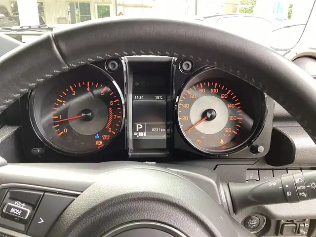 スズキ ジムニー シエラ JC 神奈川県 2023(令5)年 0.9万km キネティックイエロー ワンオーナー/4WD/セーフティサポート/・デュアルセンサーブレーキサポート/・誤発進抑制機能/・車線逸脱警報機能/・標識認識機能/前席シートヒーター/純正フロアマット/スペアキー×1/取扱説明書/保証書