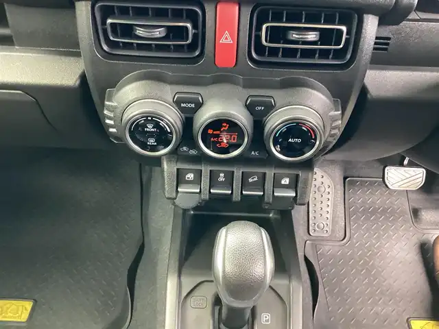 スズキ ジムニー シエラ JC 神奈川県 2023(令5)年 0.9万km キネティックイエロー ワンオーナー/4WD/セーフティサポート/・デュアルセンサーブレーキサポート/・誤発進抑制機能/・車線逸脱警報機能/・標識認識機能/前席シートヒーター/純正フロアマット/スペアキー×1/取扱説明書/保証書