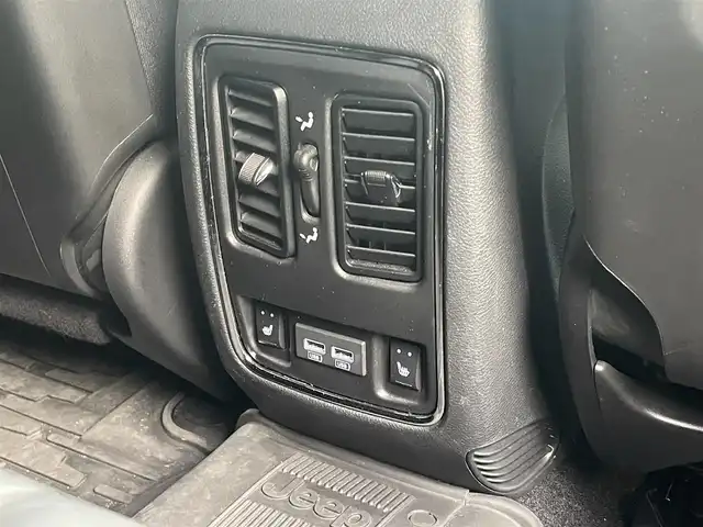 クライスラー・ジープ ジープ グランドチェロキー LTD 静岡県 2021(令3)年 2.8万km ブリリアントブラッククリスタル SRT8エンジンフード/20インチメッキ調アルミホイール/UconnectナビフルセグTVCarplay　Bluetooth/フロントサイドバックカメラ/ブラックレザーシートシートヒーター/ベンチレーションシート/サイドステップ/パワーテールゲート/レインセンサー/メッキパーツ各所/ブラッククロームマフラーカッター/衝突軽減ブレーキ　レーンセンス/ACC ブラインドスポットモニター/前後ドライブレコーダー（フロント360度）/リヤガラスフィルム施工/ローダウン