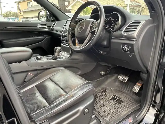 クライスラー・ジープ ジープ グランドチェロキー LTD 静岡県 2021(令3)年 2.8万km ブリリアントブラッククリスタル SRT8エンジンフード/20インチメッキ調アルミホイール/UconnectナビフルセグTVCarplay　Bluetooth/フロントサイドバックカメラ/ブラックレザーシートシートヒーター/ベンチレーションシート/サイドステップ/パワーテールゲート/レインセンサー/メッキパーツ各所/ブラッククロームマフラーカッター/衝突軽減ブレーキ　レーンセンス/ACC ブラインドスポットモニター/前後ドライブレコーダー（フロント360度）/リヤガラスフィルム施工/ローダウン