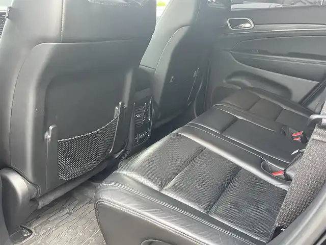 クライスラー・ジープ ジープ グランドチェロキー LTD 静岡県 2021(令3)年 2.8万km ブリリアントブラッククリスタル SRT8エンジンフード/20インチメッキ調アルミホイール/UconnectナビフルセグTVCarplay　Bluetooth/フロントサイドバックカメラ/ブラックレザーシートシートヒーター/ベンチレーションシート/サイドステップ/パワーテールゲート/レインセンサー/メッキパーツ各所/ブラッククロームマフラーカッター/衝突軽減ブレーキ　レーンセンス/ACC ブラインドスポットモニター/前後ドライブレコーダー（フロント360度）/リヤガラスフィルム施工/ローダウン