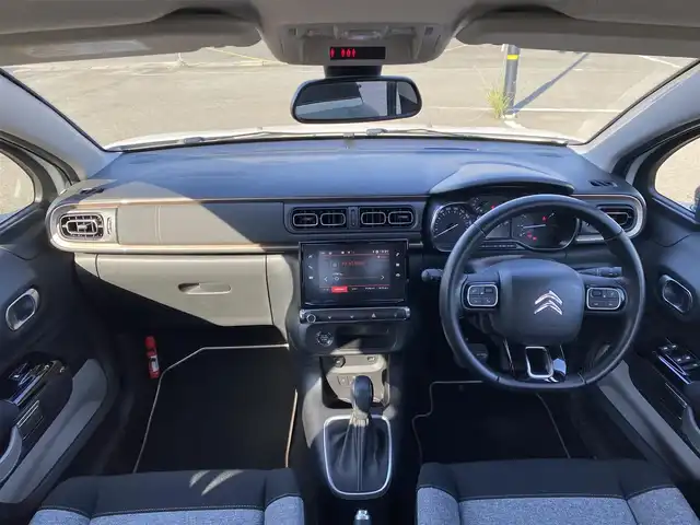 シトロエン Ｃ３ オリジンズ 福岡県 2019(令1)年 2.2万km 白 ・アダプティブクルーズコントロール/・Ｂｌｕｅｔｏｏｔｈ／ＵＳＢ／ｃａｒｐｌａｙ/iPod/・バックカメラ/・ＥＴＣ/・純正１７ＡＷ/・ＬＥＤライト/・インテリジェントハイビーム/・ブラインドスポット/・保証書/・取扱説明書