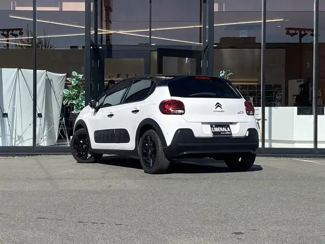 シトロエン Ｃ３ オリジンズ 福岡県 2019(令1)年 2.2万km 白 ・アダプティブクルーズコントロール/・Ｂｌｕｅｔｏｏｔｈ／ＵＳＢ／ｃａｒｐｌａｙ/iPod/・バックカメラ/・ＥＴＣ/・純正１７ＡＷ/・ＬＥＤライト/・インテリジェントハイビーム/・ブラインドスポット/・保証書/・取扱説明書