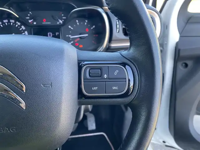 シトロエン Ｃ３ オリジンズ 福岡県 2019(令1)年 2.2万km 白 ・アダプティブクルーズコントロール/・Ｂｌｕｅｔｏｏｔｈ／ＵＳＢ／ｃａｒｐｌａｙ/iPod/・バックカメラ/・ＥＴＣ/・純正１７ＡＷ/・ＬＥＤライト/・インテリジェントハイビーム/・ブラインドスポット/・保証書/・取扱説明書