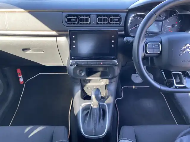 シトロエン Ｃ３ オリジンズ 福岡県 2019(令1)年 2.2万km 白 ・アダプティブクルーズコントロール/・Ｂｌｕｅｔｏｏｔｈ／ＵＳＢ／ｃａｒｐｌａｙ/iPod/・バックカメラ/・ＥＴＣ/・純正１７ＡＷ/・ＬＥＤライト/・インテリジェントハイビーム/・ブラインドスポット/・保証書/・取扱説明書